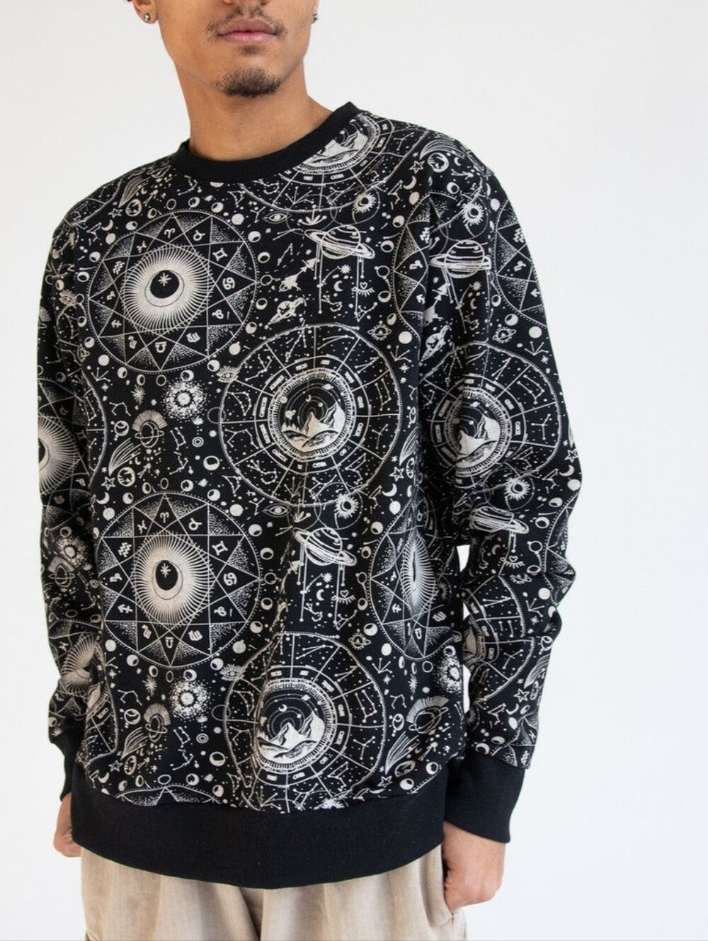Super Massive Astrologer Sweatshirt Size S Black White Astrology Zodiac Top